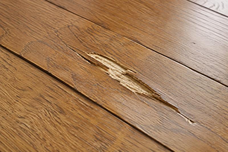 Lame de parquet abîmée