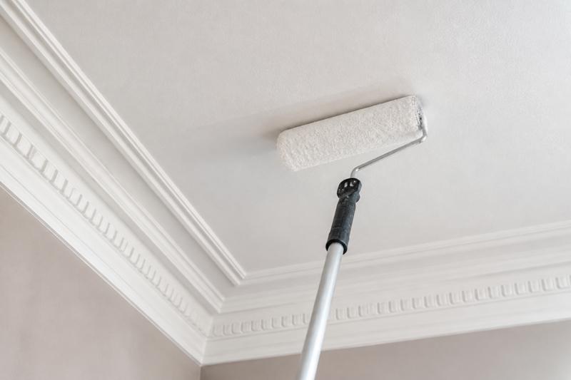 Peinture plafond à moulures