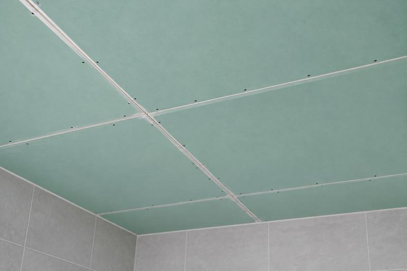 Plafond hydrofuge